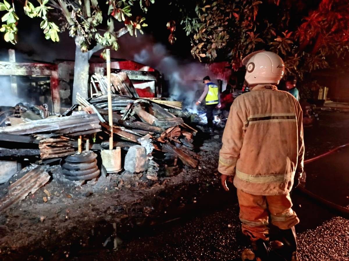 Tiga Bangunan di Maos Ludes Terbakar