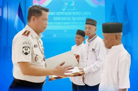 Tiga Napi Lansia Lapas Cilacap Dapat Remisi