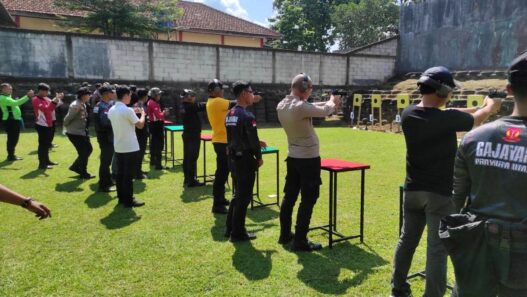 Tingkatkan Kemampuan, Polres Gelar Pelatihan Menembak