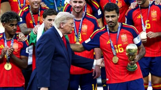 Trump Dicemooh Saat Serahkan Trofi Piala Dunia