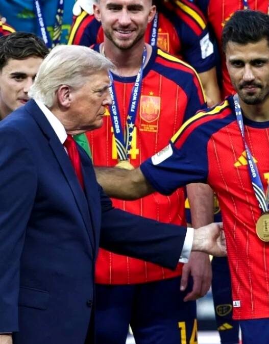 Trump Dicemooh Saat Serahkan Trofi Piala Dunia