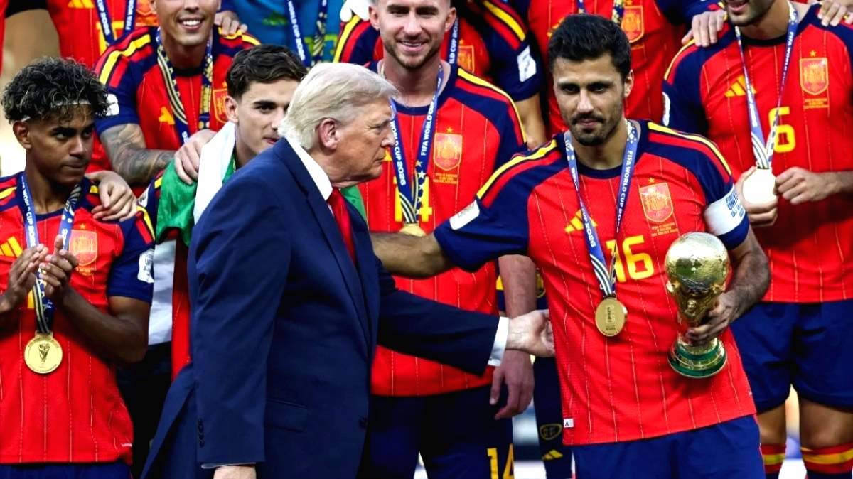 Trump Dicemooh Saat Serahkan Trofi Piala Dunia