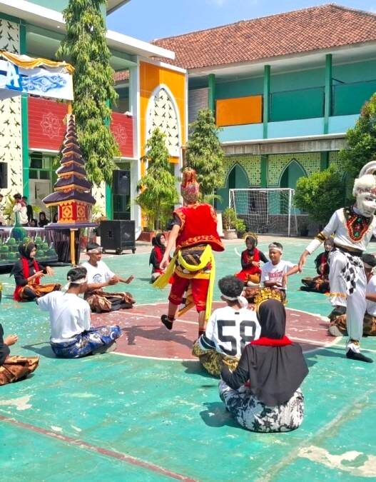 Tutup MPLS, Siswa MAN 2 Unjuk Kebolehan