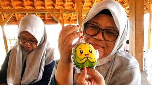 Warga Alasmalang Sulap Kulit Durian Jadi Suvenir