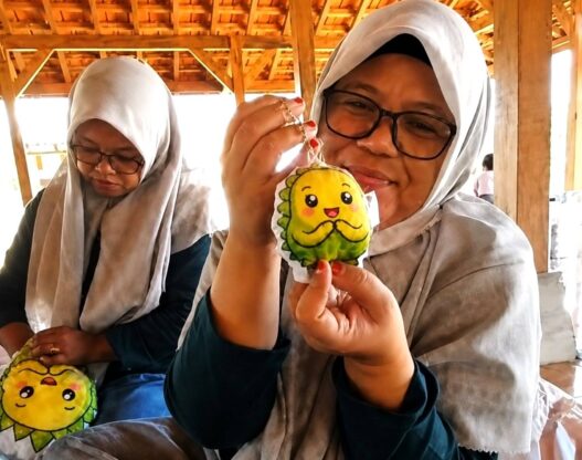 Warga Alasmalang Sulap Kulit Durian Jadi Suvenir