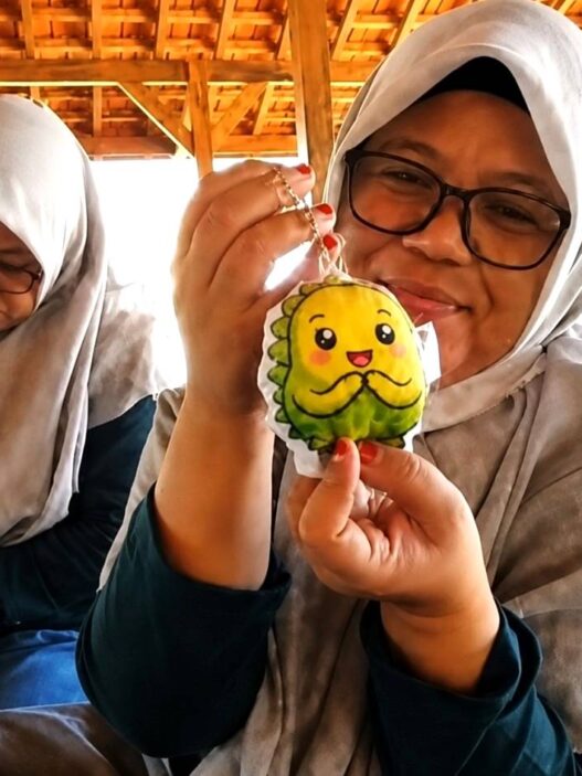 Warga Alasmalang Sulap Kulit Durian Jadi Suvenir