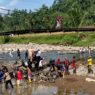 Warga Patungan Selamatkan Jembatan