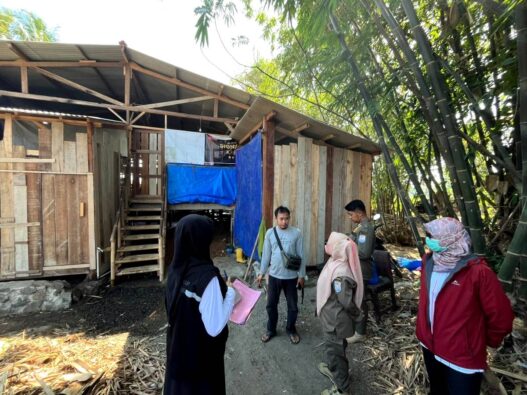 Warga Sikampuh Adukan Peternakan Itik