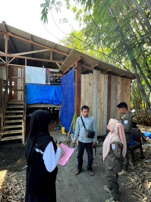 Warga Sikampuh Adukan Peternakan Itik