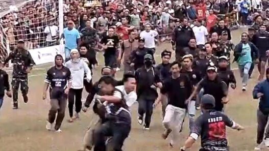 Wasit Dikeroyok di Turnamen Tarkam