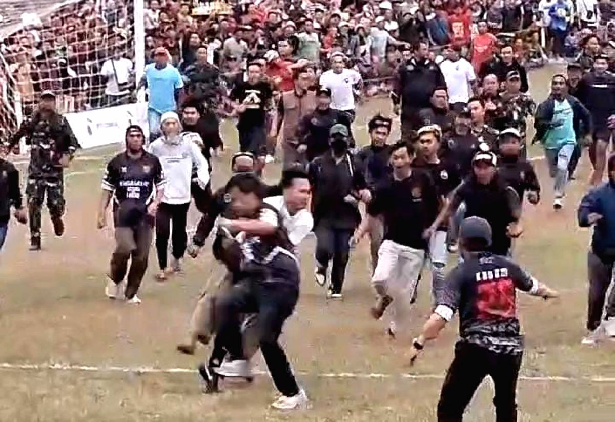 Wasit Dikeroyok di Turnamen Tarkam