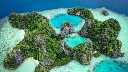 Wisata Pulau Kecil dengan Panorama Laut yang Menawan