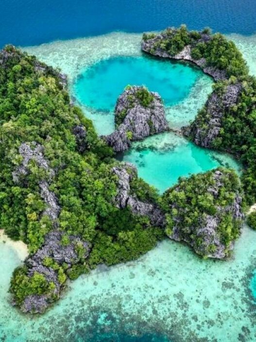 Wisata Pulau Kecil dengan Panorama Laut yang Menawan