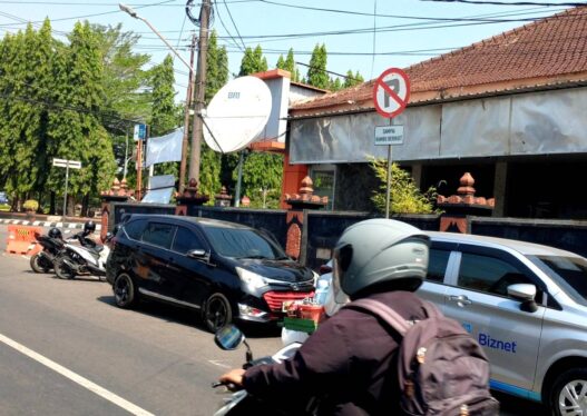 Zona Larangan Parkir Tetap Dipungut Retribusi