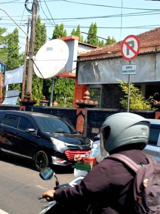 Zona Larangan Parkir Tetap Dipungut Retribusi
