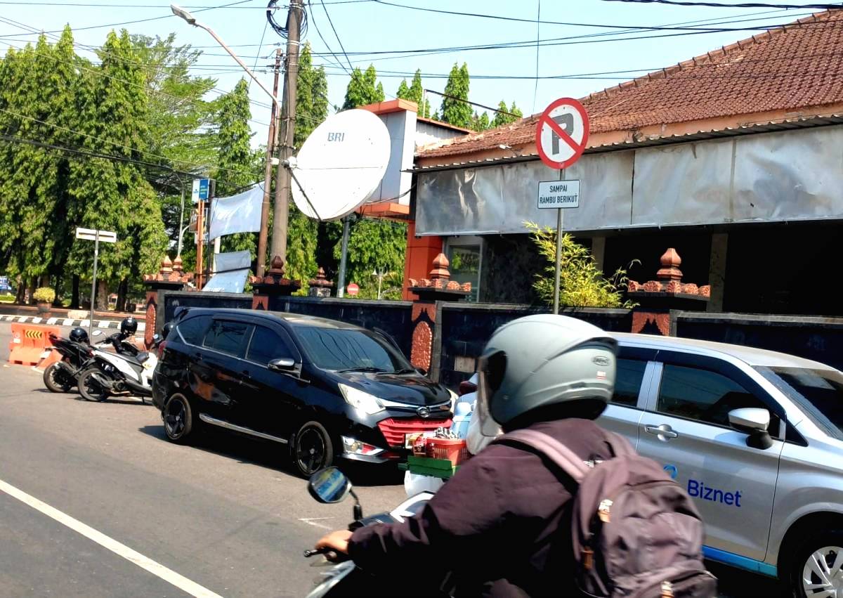 Zona Larangan Parkir Tetap Dipungut Retribusi