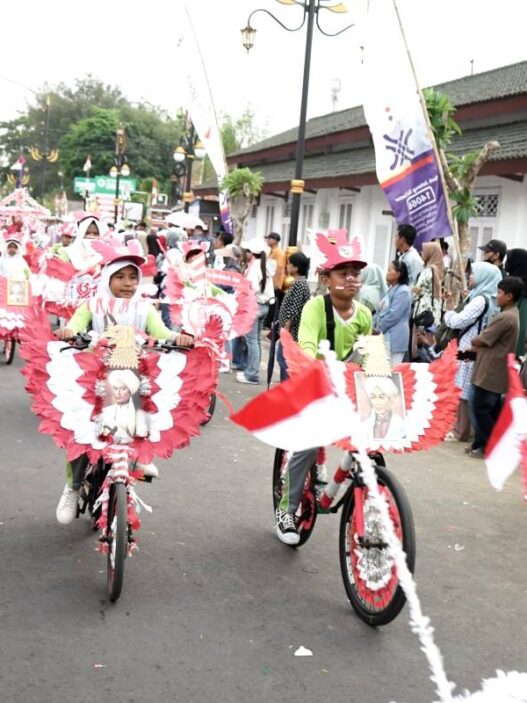 1.664 Peserta Ikuti Karnaval Sepeda Hias