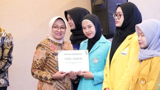 10 Mahasiswa Terima Beasiswa Tradha