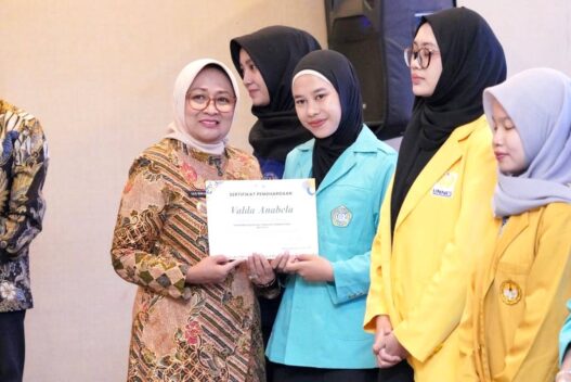 10 Mahasiswa Terima Beasiswa Tradha