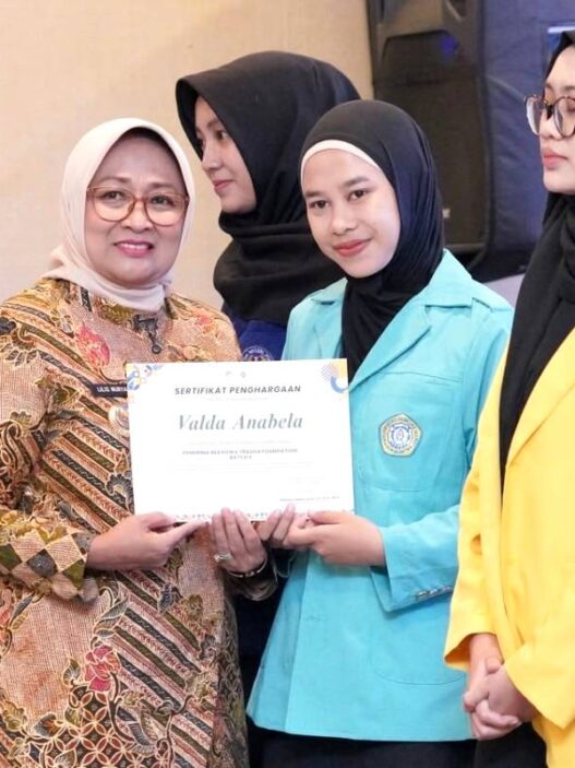 10 Mahasiswa Terima Beasiswa Tradha