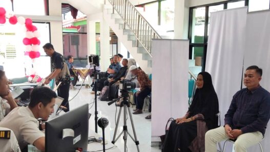 311 CJH Urus Paspor di Kemenhaj