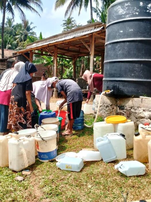 37.575 Warga Kesulitan Air Bersih