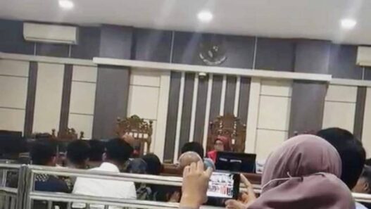 51 Saksi Mengaku Tak Ada Perintah Kumpulkan THR