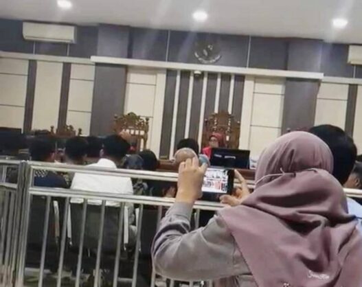 51 Saksi Mengaku Tak Ada Perintah Kumpulkan THR