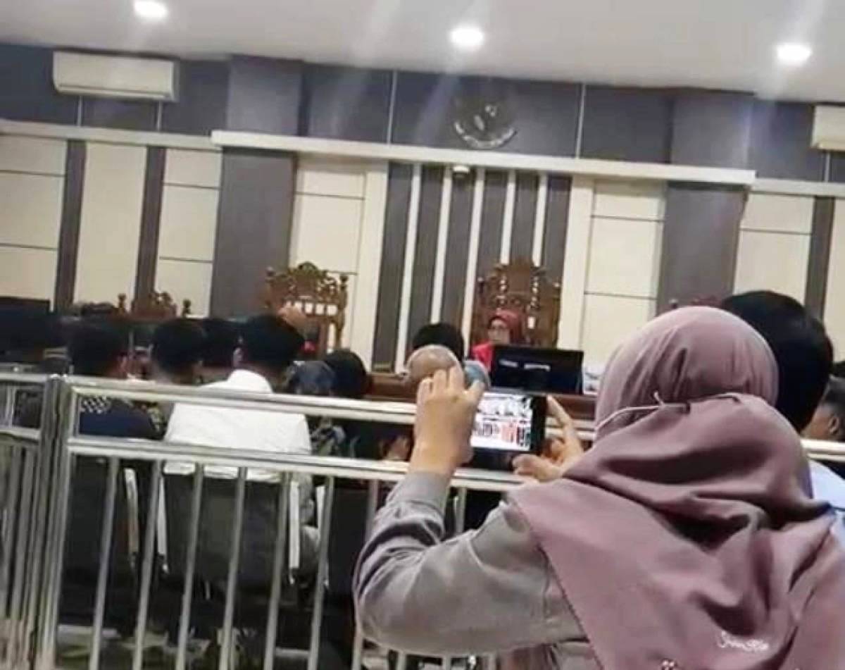 51 Saksi Mengaku Tak Ada Perintah Kumpulkan THR