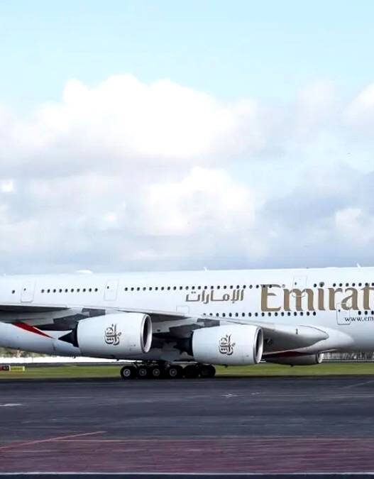 Airbus A380 Emirates Mendarat di Bandara Soetta