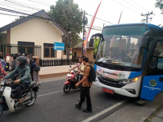 Bus SNT II Dibagi Tiga Koridor