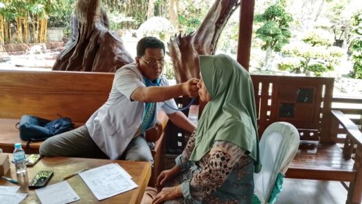 Dokter Spesialis Keliling Diserbu Warga