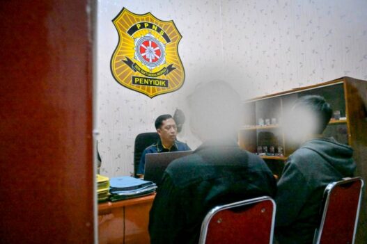 Dua Pelaku Pencucian Pasir Jalani Pemeriksaan