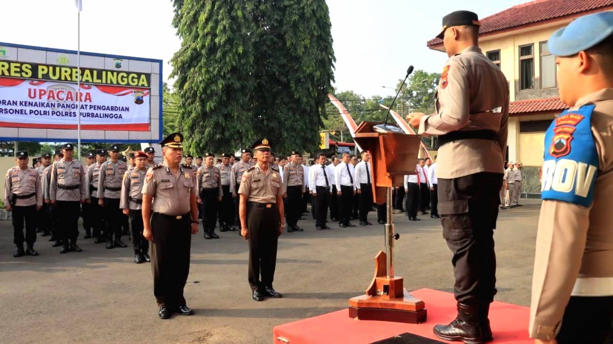 Dua Personel Polres Naik Pangkat Pengabdian