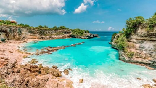 Fakta Unik Pantai Blue Lagoon di Padang Ba
