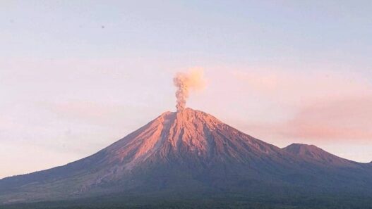 Gunung Semeru Meletus Lagi
