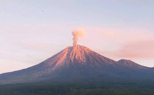 Gunung Semeru Meletus Lagi