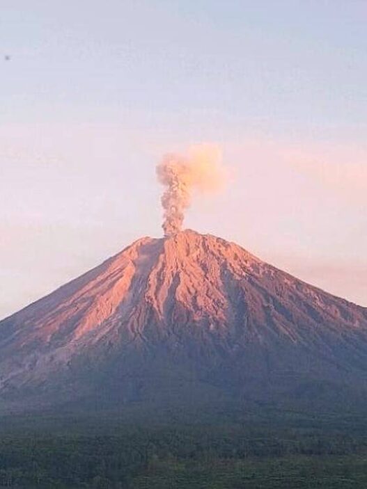 Gunung Semeru Meletus Lagi