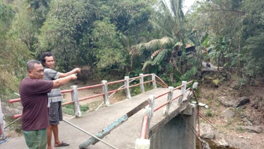 Hampir Dua Tahun Jembatan Kalongbali Putus