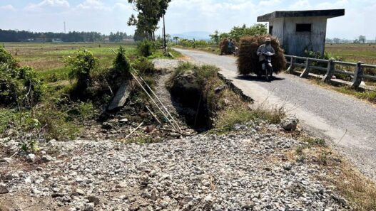 Hampir Setahun Rusak, Jembatan Indrosari Butuh Perbaikan