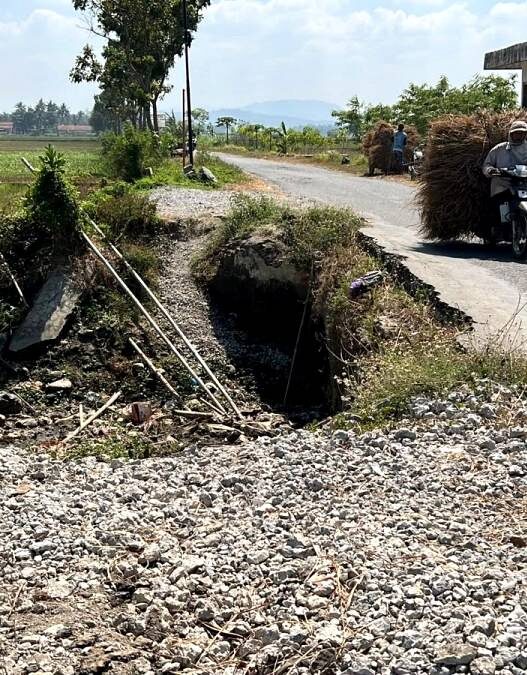 Hampir Setahun Rusak, Jembatan Indrosari Butuh Perbaikan