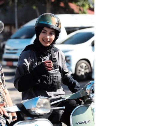 Hobi Naik Vespa