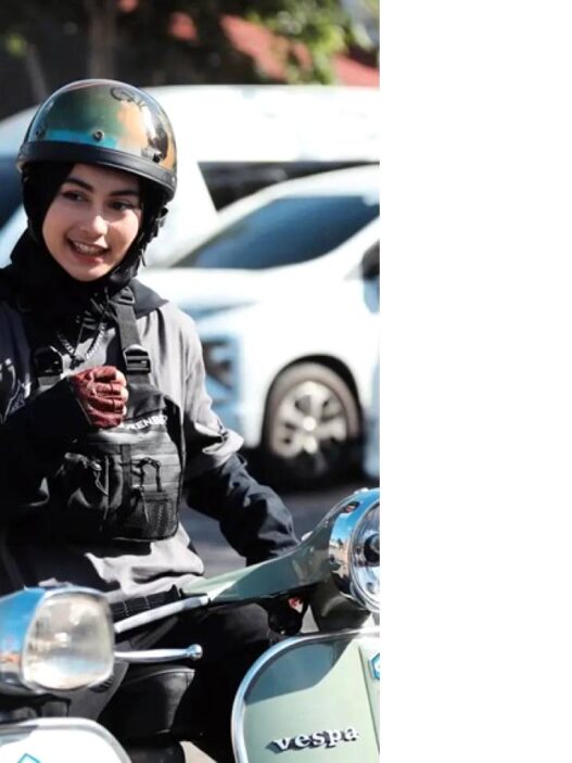 Hobi Naik Vespa