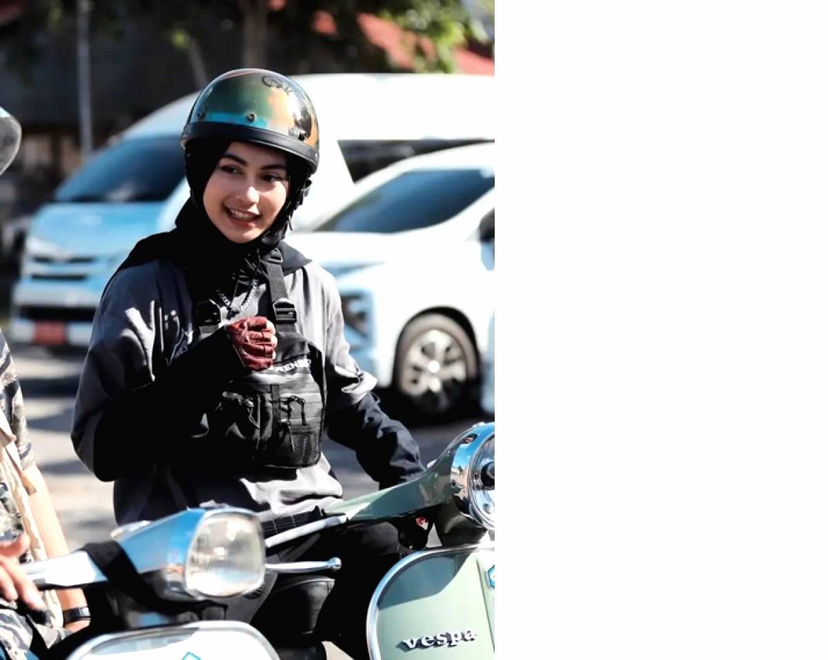 Hobi Naik Vespa