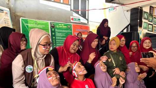Jadi Ruang bagi Lansia untuk Tertawa dan Berkumpul