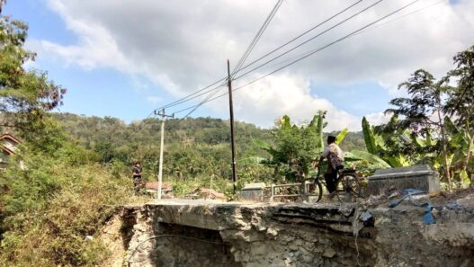 Jembatan Kali Klantang Menanti Perbaikan