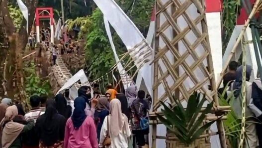 Jembatan Pongpet Ambruk Saat Diresmikan