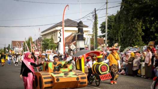 Karnaval HUT RI Bawa Berkah Pedagang Kecil
