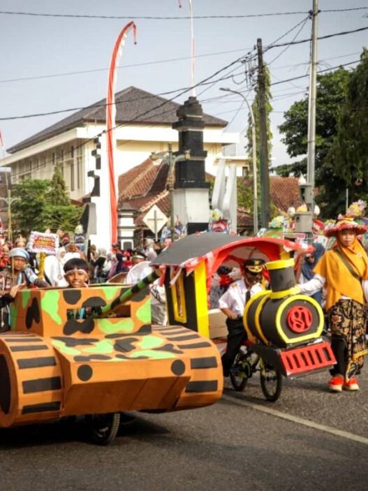 Karnaval HUT RI Bawa Berkah Pedagang Kecil