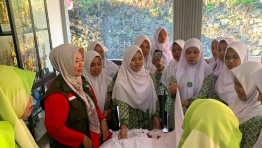 Kaum Perempuan Srati Belajar Pemulasaraan Jenazah